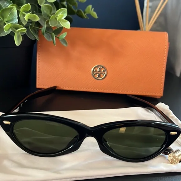 Tory Burch - Picture 2 of 3